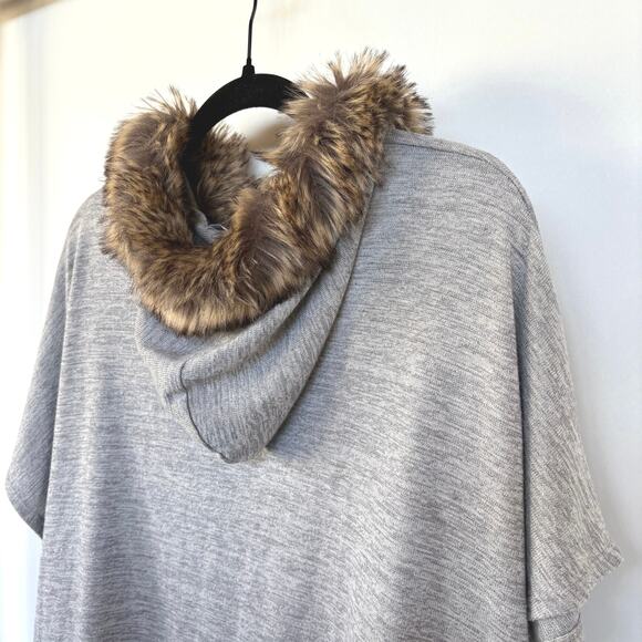 Y2K Scene Faux Fur Hood Sleeveless Top 2011 Gyaru Poncho Rave Alt Medium - Picture 4 of 8